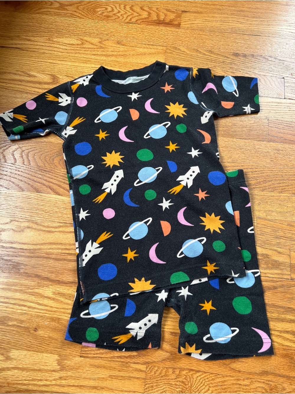 Hanna Andersson Short John Pajama Set in Multi Universe on Black